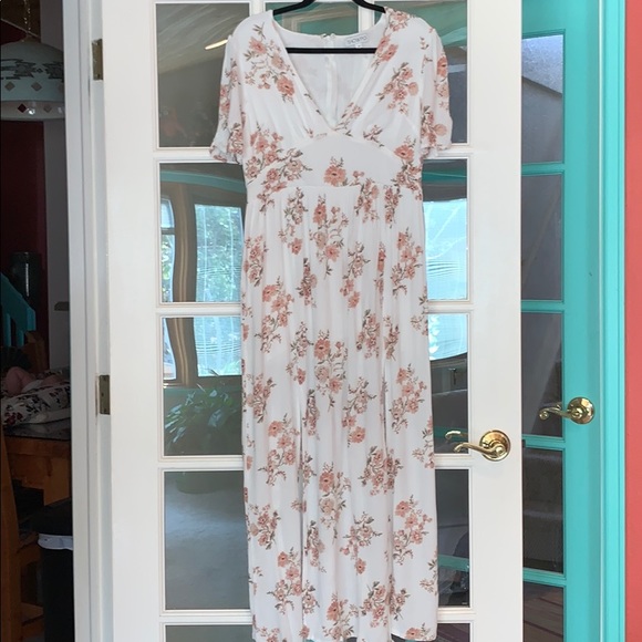 Showpo White Floral Maxi Dress - Picture 1 of 10